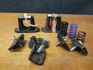 lot 445 image: Set of (2) VMC Isolation  Dampening Legs  Parts
