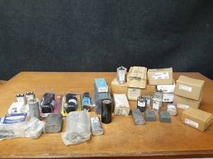 lot 481 image: Large Lot of Capacitors