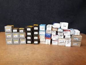 lot 482 image: Large Lot of Capacitors