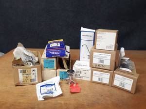 lot 535 image: Large Lot of Assorted Faucets and Parts