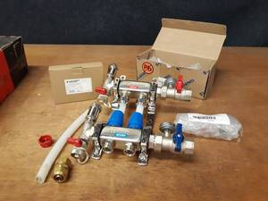 lot 554 image: Legend 1.000 2-Port Precision Stainless Steel Manifold