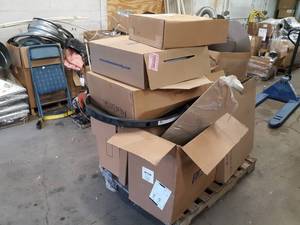 lot 568 image: PALLET LOT - Fan Blades, Diffusers and More