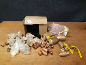 lot 570 image: Brass Valves and More - 2 NPT, 1-12 NPT and 34 NPT Valves