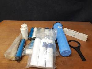 lot 573 image: Lot of Water Filter Cartridges