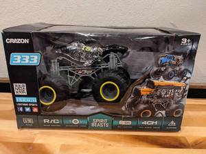 CIS 116 Big Wheel Shark Truck 2.4GHz Remote-Controlled Vehicle - Black