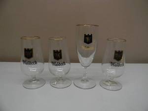 lot 64 image: 4 VINTAGE HAMMS BEER WALDECH GOLD RIM GLASSES - NICE - SEE PICTURES