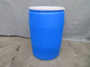 lot 8 image: 55 GAL PLASTIC BARREL