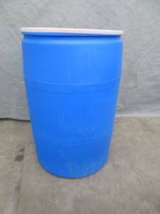 lot 9 image: 55 GAL PLASTIC BARREL