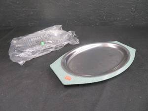 lot 29 image: NEW HOT FOOD SERVING PLATE AND 2 NEW 11 DISHES