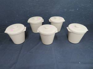 lot 45 image: 5 RESTAURANT ICE  DRINK HOLDING BUCKETS WITH LIDS