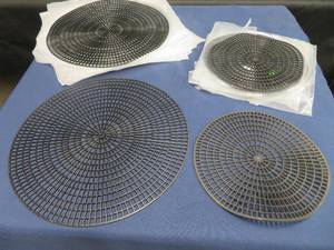lot 51 image: 8 BIGGER BLACK PLACEMATS- 7 SMALLER PLACEMATS