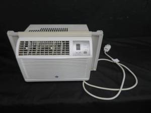 lot 101 image: GE WINDOW AIR CONDITIONER
