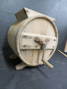 lot 102 image: ANTIQUE BUTTER CHURN (1700S-1800S)