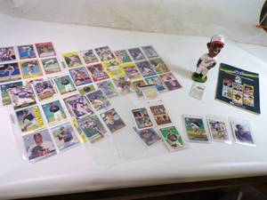 Minnesota Twins Baseball Cards with Carew Bobblehead