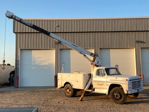lot 2-A image: 1967 Ford F600 Crane Truck