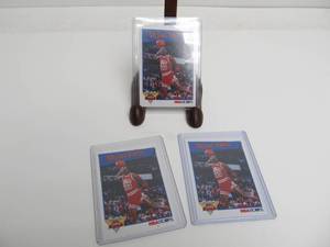 lot 47 image: Lot of 3 Michael Jordan 1991 Hoops Slam Dunk #4