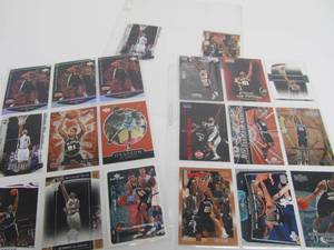 lot 90 image: Lot of Assorted Tim Duncan Cards