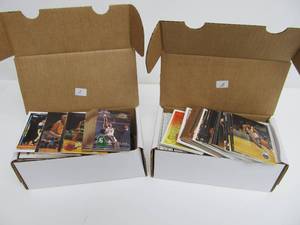 lot 112 image: Large Lot of Assorted Topps Basketball Cards