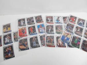 lot 142 image: 2019-20 Hoops Basketball Cards