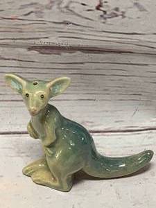 lot 2 image: Vintage Rosemeade Pottery Kangaroo Salt or Pepper Shaker