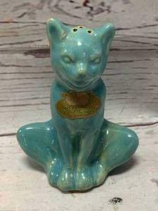 lot 3 image: Vintage Rosemeade Pottery Cat Shaker