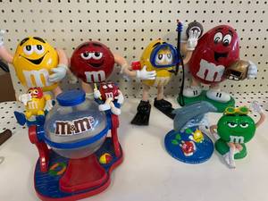 lot 49 image: Lot of M&M Collectables