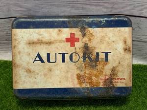 lot 59 image: Vintage Johnson & Johnson Auto Kit