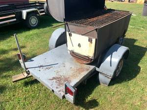 lot 7 image: Pig Roaster on trailer