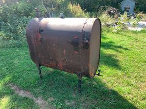 lot 10 image: 265 Gallon Oil Tank