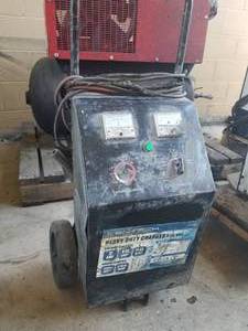 lot 522 image: Cen-Tech Heavy Duty 612 Volt Battery Charger  Engine Starter