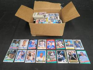 lot 57 image: BIGGER LOT OF COLLECTABLE BASEBALL CARDS