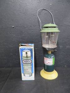 lot 88 image: COLEMAN LANTERN AND STANLEY THERMOS