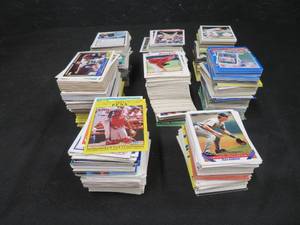 lot 106 image: MASSSIVE LOT OF COLLECTABLE BASEBALL CARDS