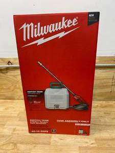 lot 10 image: MILWAUKEE 4 Gal. Switch Tank Pesticide Sprayer Tank Assembly