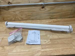 lot 82 image: LITTLE LLAMA Retractable IndoorOutdoor Safety Gate