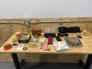 lot 86 image: Various Beauty Related Products