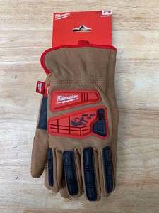 lot 35 image: MILWAUKEE Medium Level 3 Cut Resistant Goatskin Leather Impact Gloves