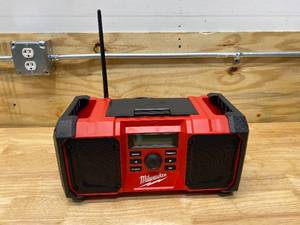 lot 18 image: MILWAUKEE M18 18-Volt Lithium-Ion Cordless Jobsite Radio (Tool Only)