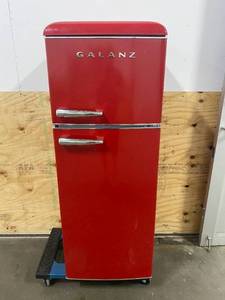 lot 15 image: GALANZ 7.6 cu.ft. Retro Mini Refrigerator with Dual Door and True Freezer in Red