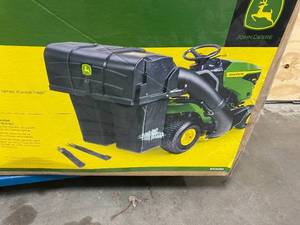 lot 48 image: JOHN DEERE 42 in. Twin Bagger for 100 Series Tractors