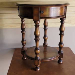 lot 02 image: 24x 24 x 28 Vintage 4 Drawer Drum Table