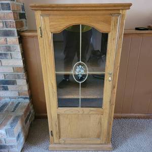 lot 09 image: 23 x 17 x 47.5 Vintage DisplayChina Cabinet