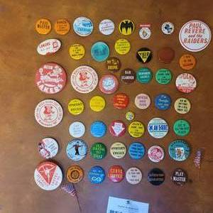 lot 33 image: Assorted Vintage Buttons