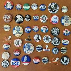 lot 34 image: Assorted Vintage Buttons
