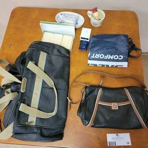 lot 58 image: Travelers kit