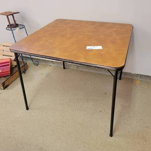 lot 64 image: Vintage 33.5x33.5x28 Card Table