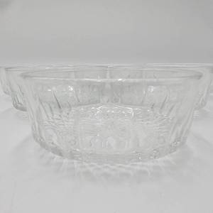 lot 32 image: Set of 6 Vintage Crystal Bowls