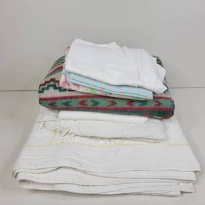 lot 76 image: Vintage Linens and Blankets