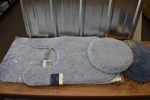 Bathroom mats, toilet cover