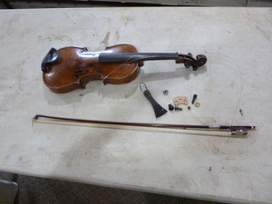 lot 37 image: Antique Violin